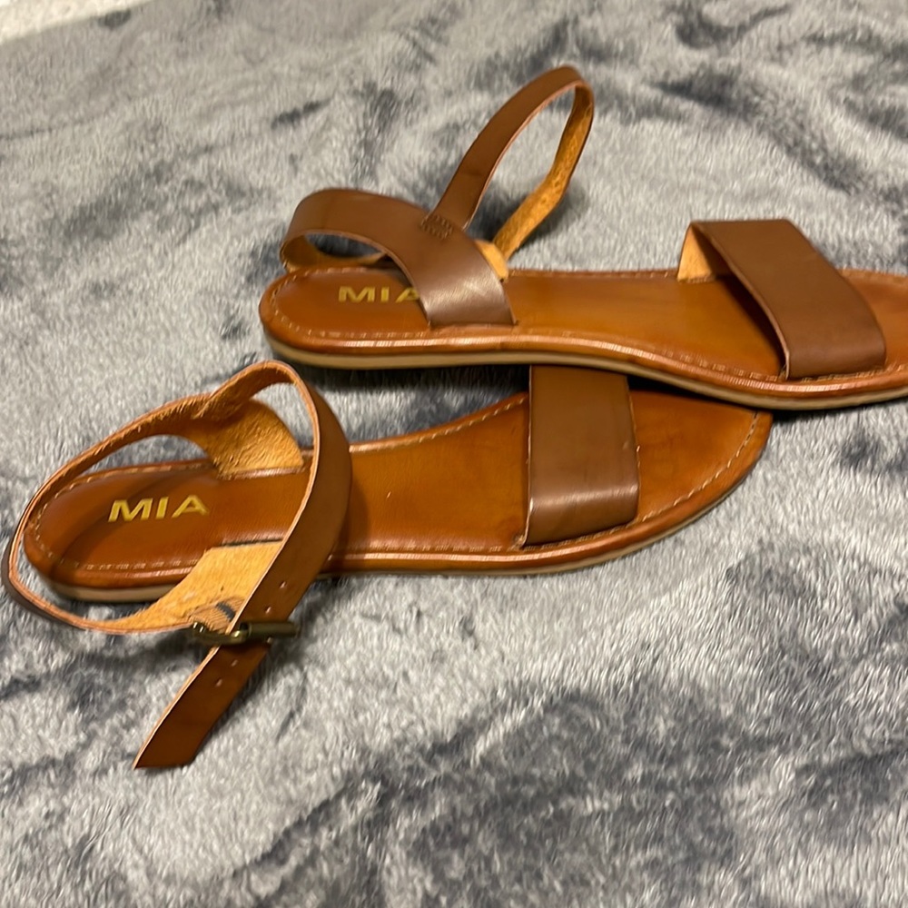 Mia leather sandals